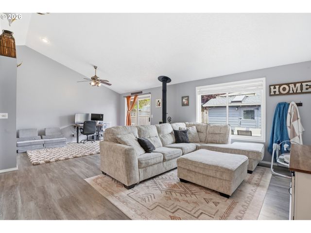 471 Se 17TH St, Troutdale, OR 97060