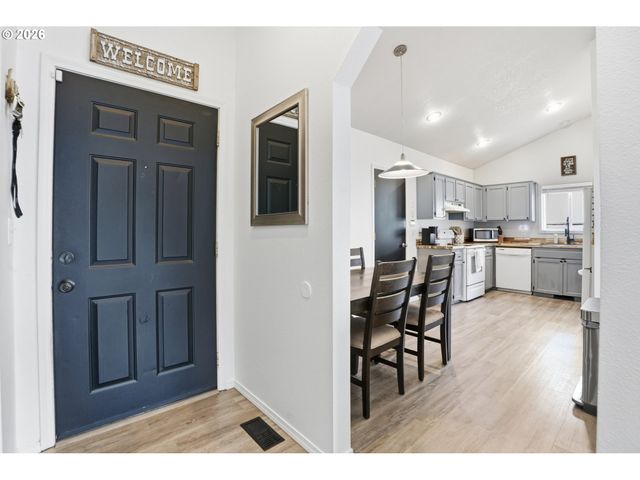 471 Se 17TH St, Troutdale, OR 97060