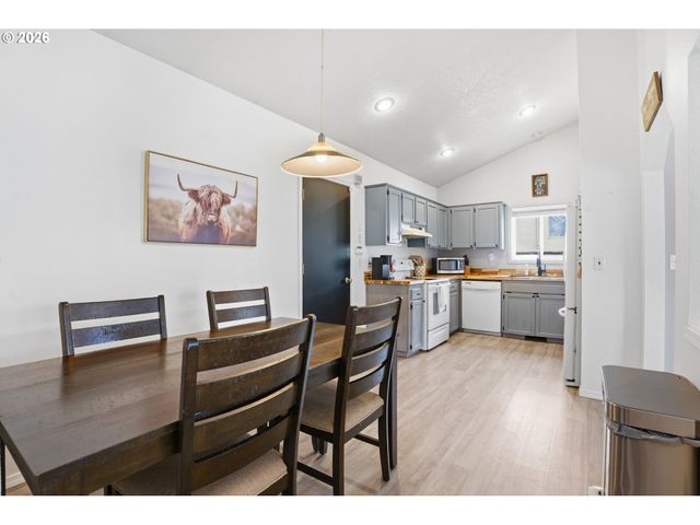 471 Se 17TH St, Troutdale, OR 97060