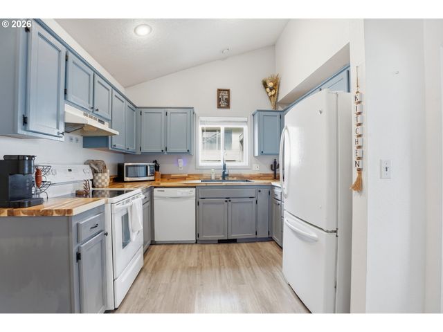 471 Se 17TH St, Troutdale, OR 97060