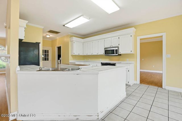 90 W Shore Drive, Hattiesburg, MS 39402