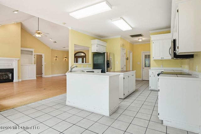 90 W Shore Drive, Hattiesburg, MS 39402