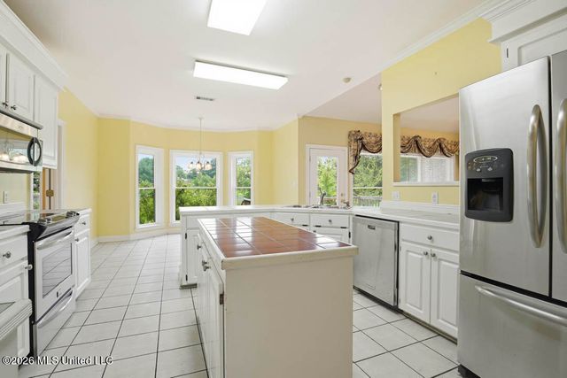90 W Shore Drive, Hattiesburg, MS 39402