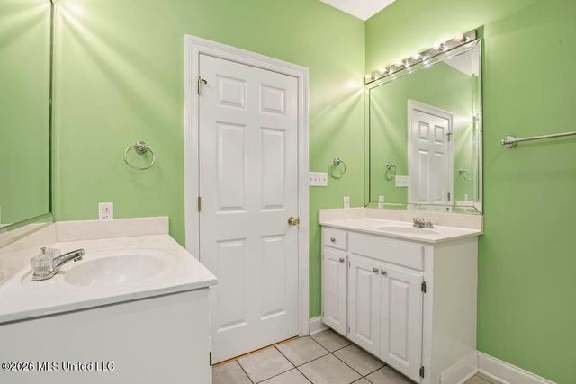90 W Shore Drive, Hattiesburg, MS 39402