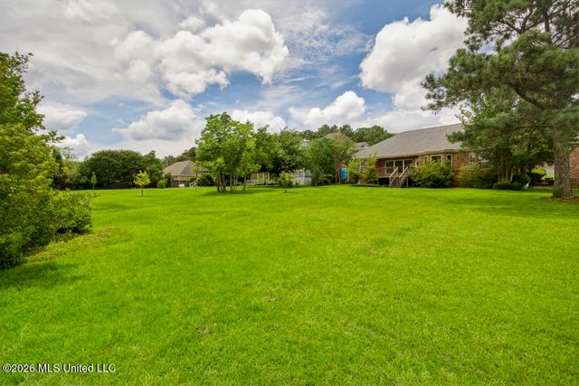 90 W Shore Drive, Hattiesburg, MS 39402
