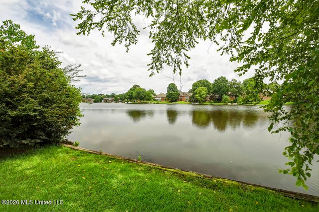 90 W Shore Drive, Hattiesburg, MS 39402