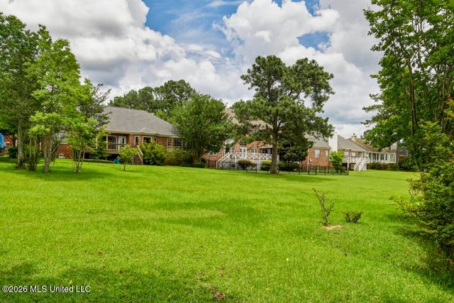 90 W Shore Drive, Hattiesburg, MS 39402
