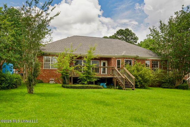 90 W Shore Drive, Hattiesburg, MS 39402