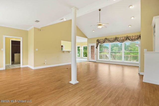 90 W Shore Drive, Hattiesburg, MS 39402