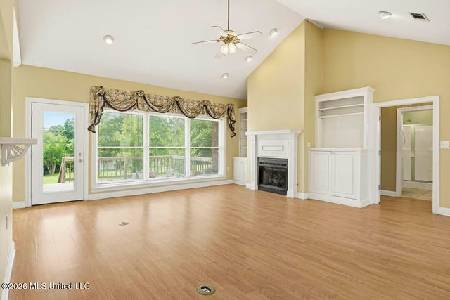 90 W Shore Drive, Hattiesburg, MS 39402