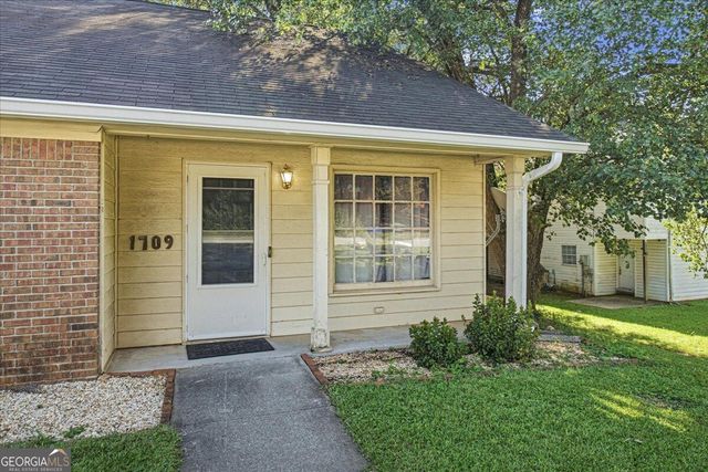 1709 Winchester Way SE, Conyers, GA 30013