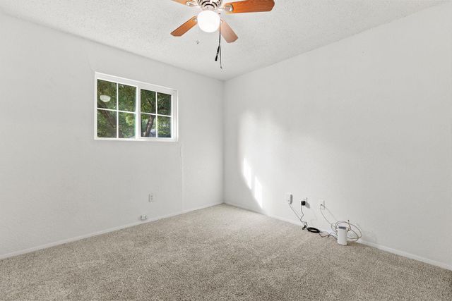 600 Pintail LN, Taylor, TX 76574