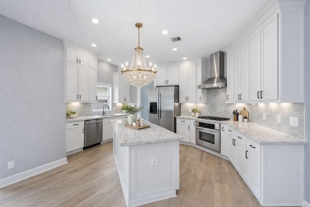 18 E Bonny Branch Street, The Woodlands, TX 77382