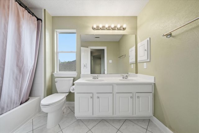 18 E Bonny Branch Street, The Woodlands, TX 77382