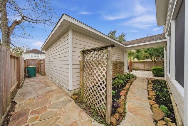 18 E Bonny Branch Street, The Woodlands, TX 77382