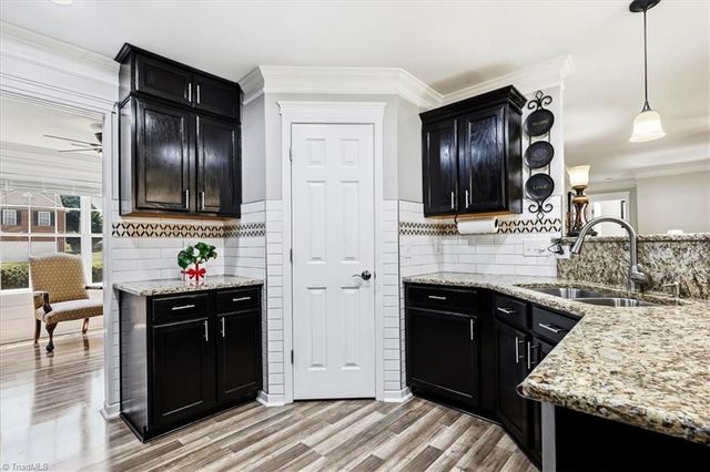 8009 Hill N Dale Drive, Kernersville, NC 27284