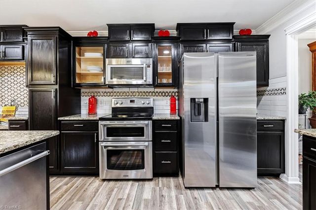 8009 Hill N Dale Drive, Kernersville, NC 27284