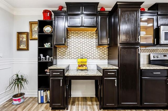 8009 Hill N Dale Drive, Kernersville, NC 27284