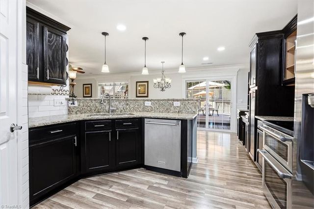 8009 Hill N Dale Drive, Kernersville, NC 27284