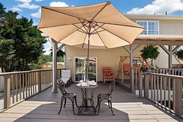 8009 Hill N Dale Drive, Kernersville, NC 27284
