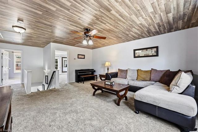 8009 Hill N Dale Drive, Kernersville, NC 27284