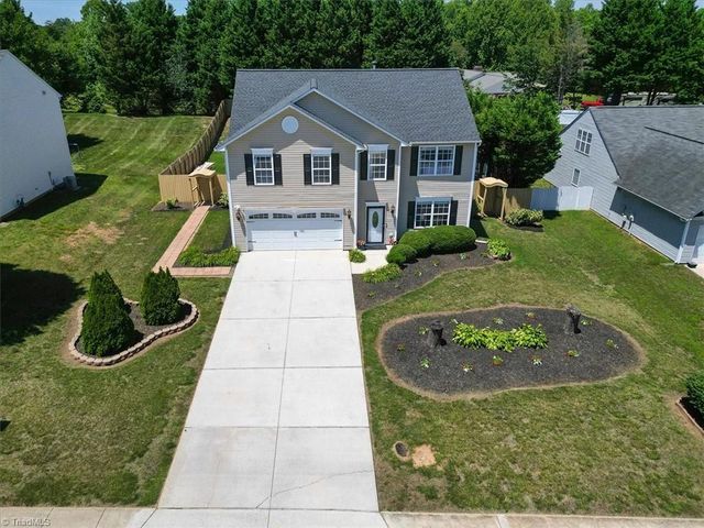 8009 Hill N Dale Drive, Kernersville, NC 27284