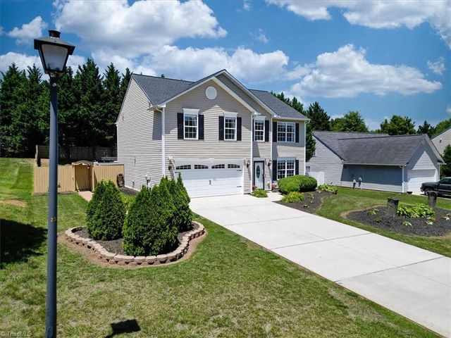 8009 Hill N Dale Drive, Kernersville, NC 27284
