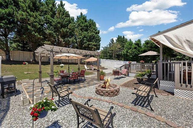 8009 Hill N Dale Drive, Kernersville, NC 27284