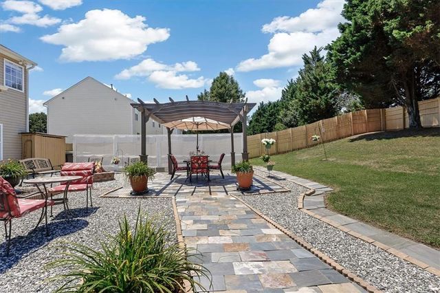 8009 Hill N Dale Drive, Kernersville, NC 27284
