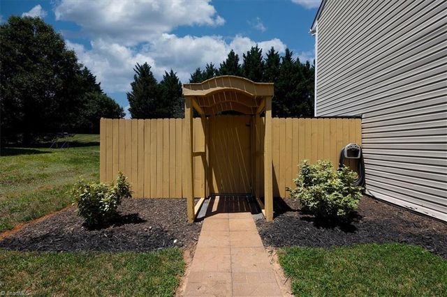 8009 Hill N Dale Drive, Kernersville, NC 27284
