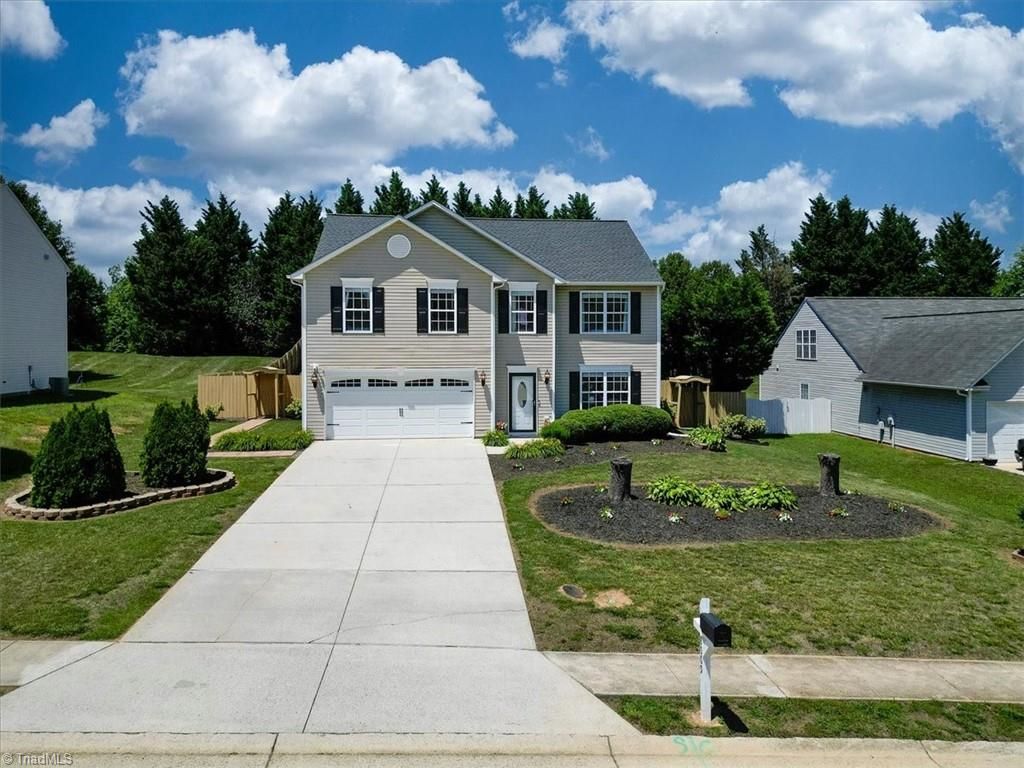 8009 Hill N Dale Drive, Kernersville, NC 27284