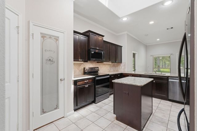 9217 Silver Back Trail, Conroe, TX 77303