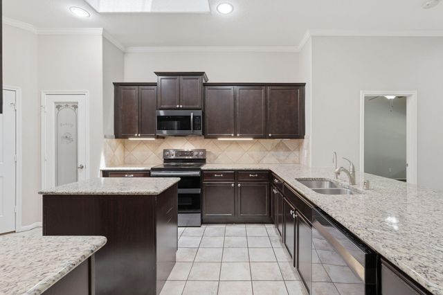 9217 Silver Back Trail, Conroe, TX 77303