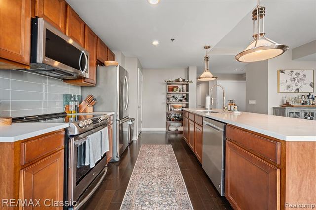 525 W Lafayette Boulevard 19A, Detroit, MI 48226