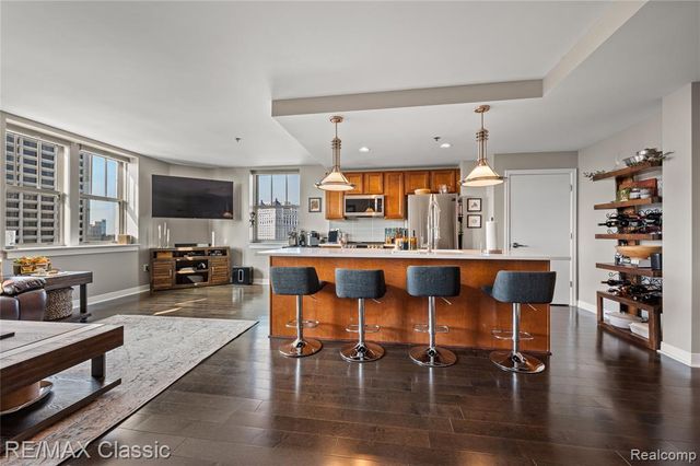 525 W Lafayette Boulevard 19A, Detroit, MI 48226