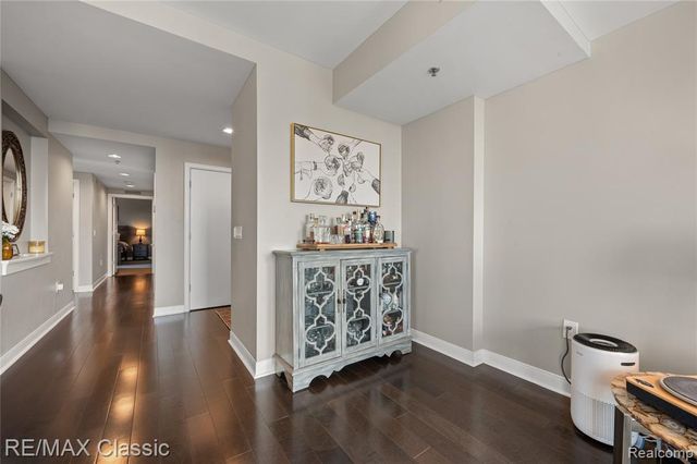 525 W Lafayette Boulevard 19A, Detroit, MI 48226