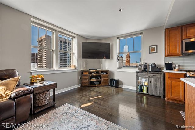 525 W Lafayette Boulevard 19A, Detroit, MI 48226