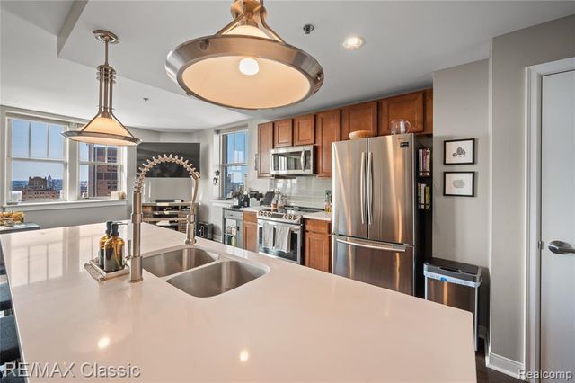 525 W Lafayette Boulevard 19A, Detroit, MI 48226