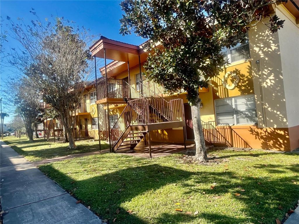 Image 3 of property listing at 731 WYMAN COURT 731, Orlando, FL 32809