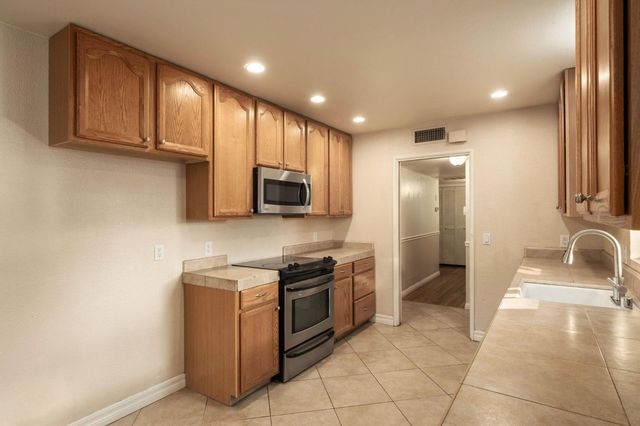 4376 N 5th Street, Fresno, CA 93726