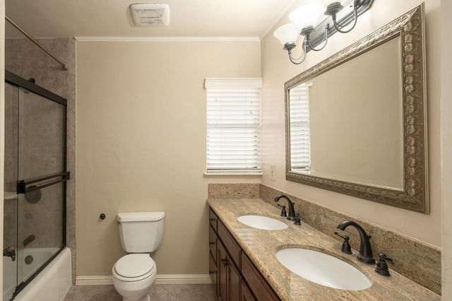 4376 N 5th Street, Fresno, CA 93726