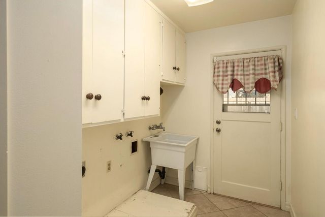 4376 N 5th Street, Fresno, CA 93726