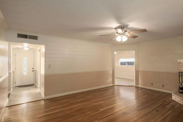 4376 N 5th Street, Fresno, CA 93726