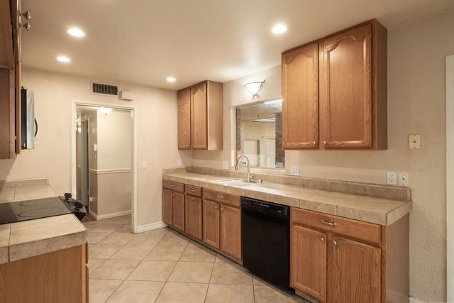 4376 N 5th Street, Fresno, CA 93726