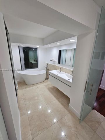 5754 NW 98th Avenue, Doral, FL 33178
