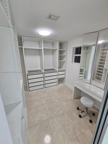 5754 NW 98th Avenue, Doral, FL 33178