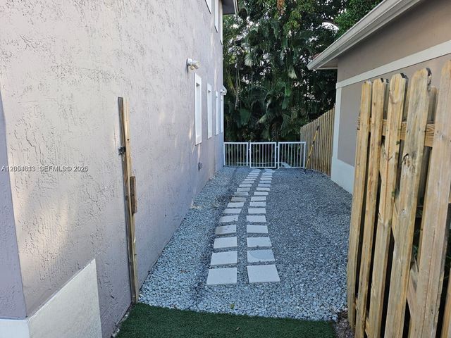 5754 NW 98th Avenue, Doral, FL 33178