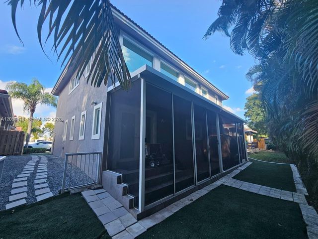 5754 NW 98th Avenue, Doral, FL 33178