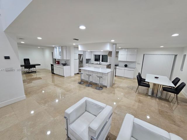 5754 NW 98th Avenue, Doral, FL 33178