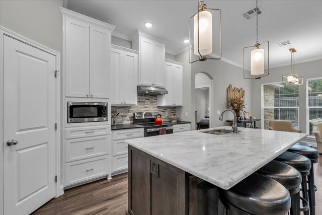 841 Day Star Drive, Hewitt, TX 76643